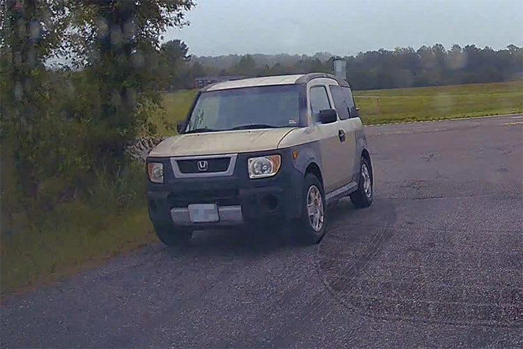 A Khaki Element near my house (I believe it's the same one from the last post)